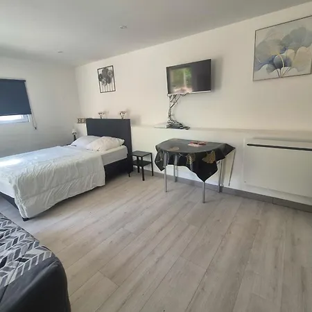 Charming Renovated With Terrace In Апартаменты *