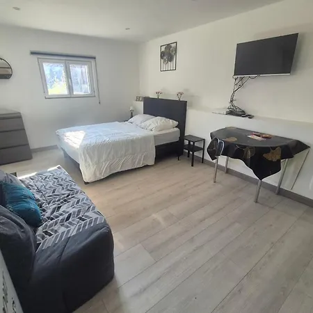 Charming Renovated With Terrace In Апартаменты *